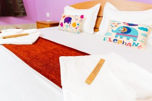 2 عدّة غرف نوم ومكواة/لوح كي وواي فاي مجانًا وملاءات أسرّة