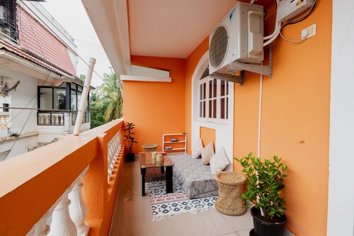 Sunny 2BHK Escape Pool +Gym+ Steps from Colva Beach
