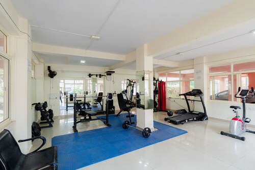 Sunny 2BHK Escape Pool +Gym+ Steps from Colva Beach