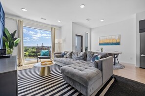 TV - NEW! 1mi->Broadway! Top of the Tune Penthouse (Nashville)