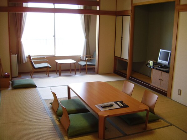 خزنة داخل الغرفة