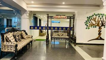 Área de estar no saguão