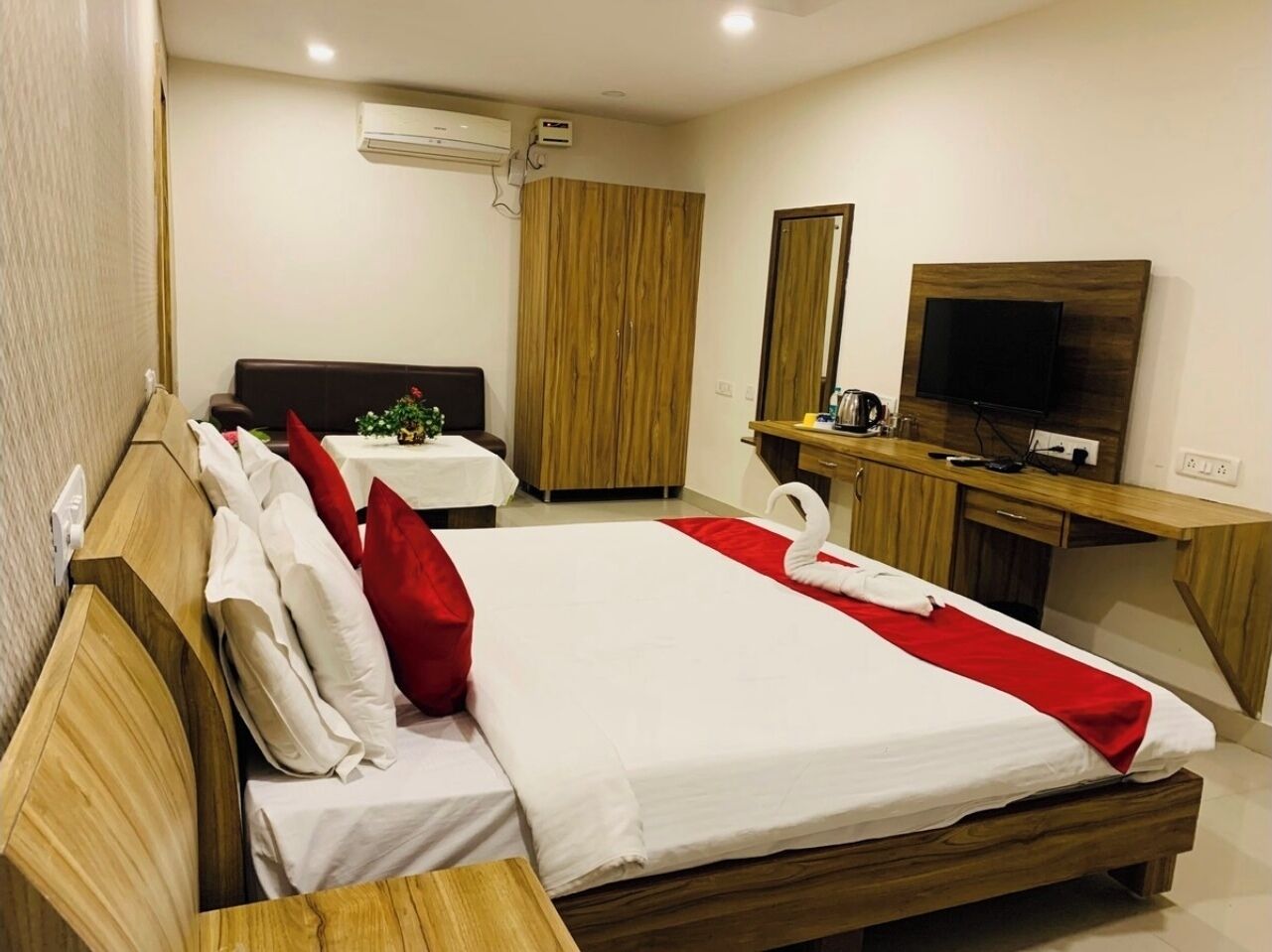 In-room safe, desk, laptop workspace, soundproofing