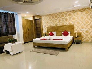 Junior Suite, Balcony, City View | In-room safe, desk, laptop workspace, soundproofing - The Landmark Hotel Banjarahills (Hyderabad)