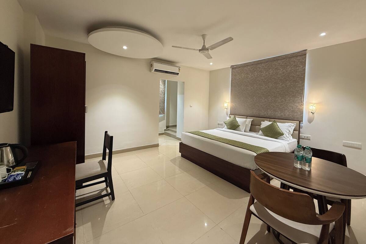 Executive Double Room, City View | In-room safe, desk, laptop workspace, blackout drapes