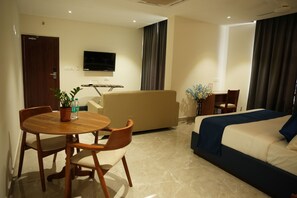 Luxe suite, balkon, uitzicht op de stad | Woonruimte