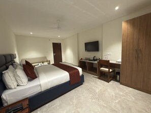 Junior Suite, City View | In-room safe, desk, laptop workspace, blackout curtains - Hotel Maritan - Hitech City, Hyderabad (Hyderabad)