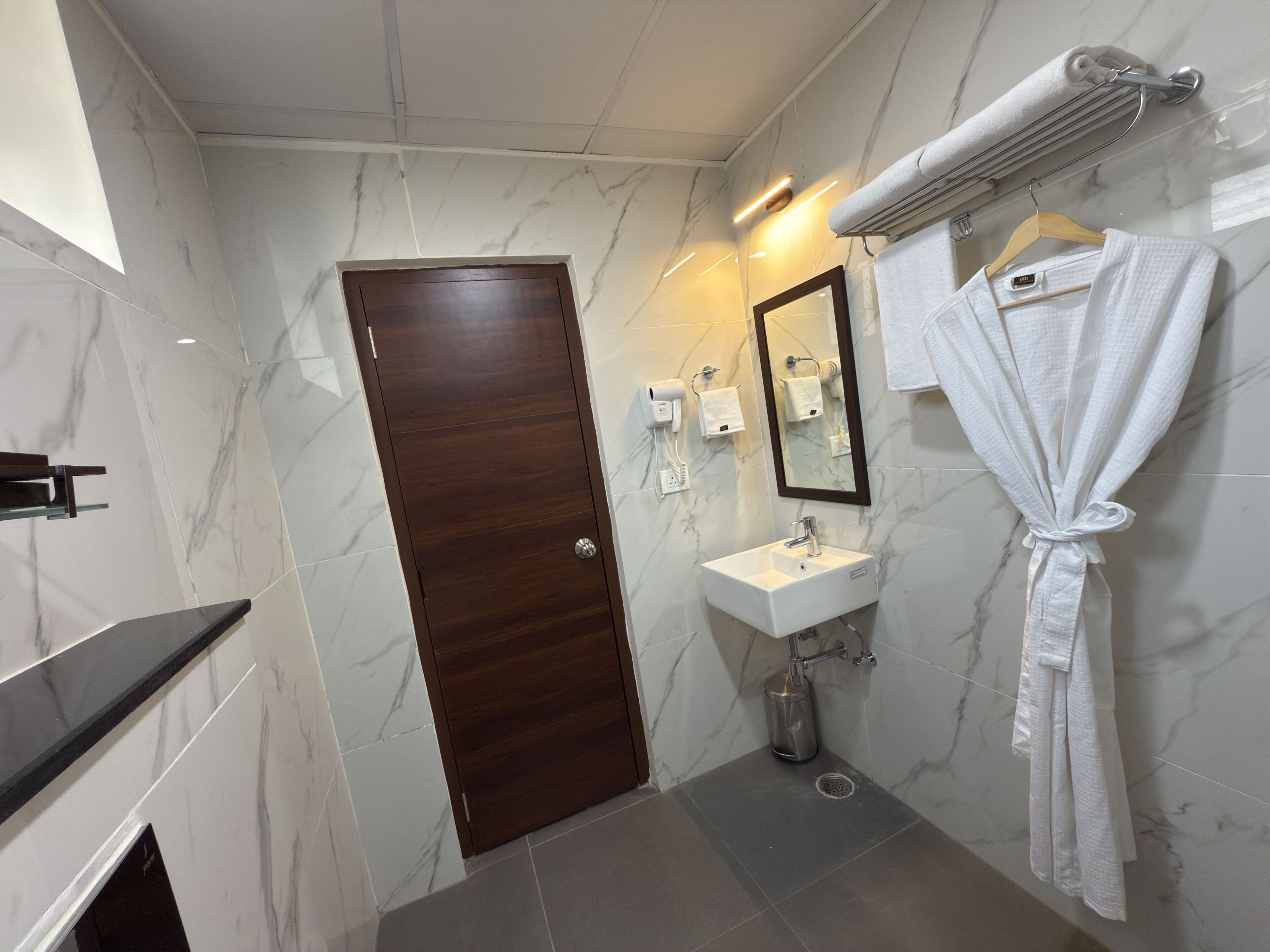 Luxury Suite, Balcony, City View | Bathroom | Shower, free toiletries, hair dryer, slippers