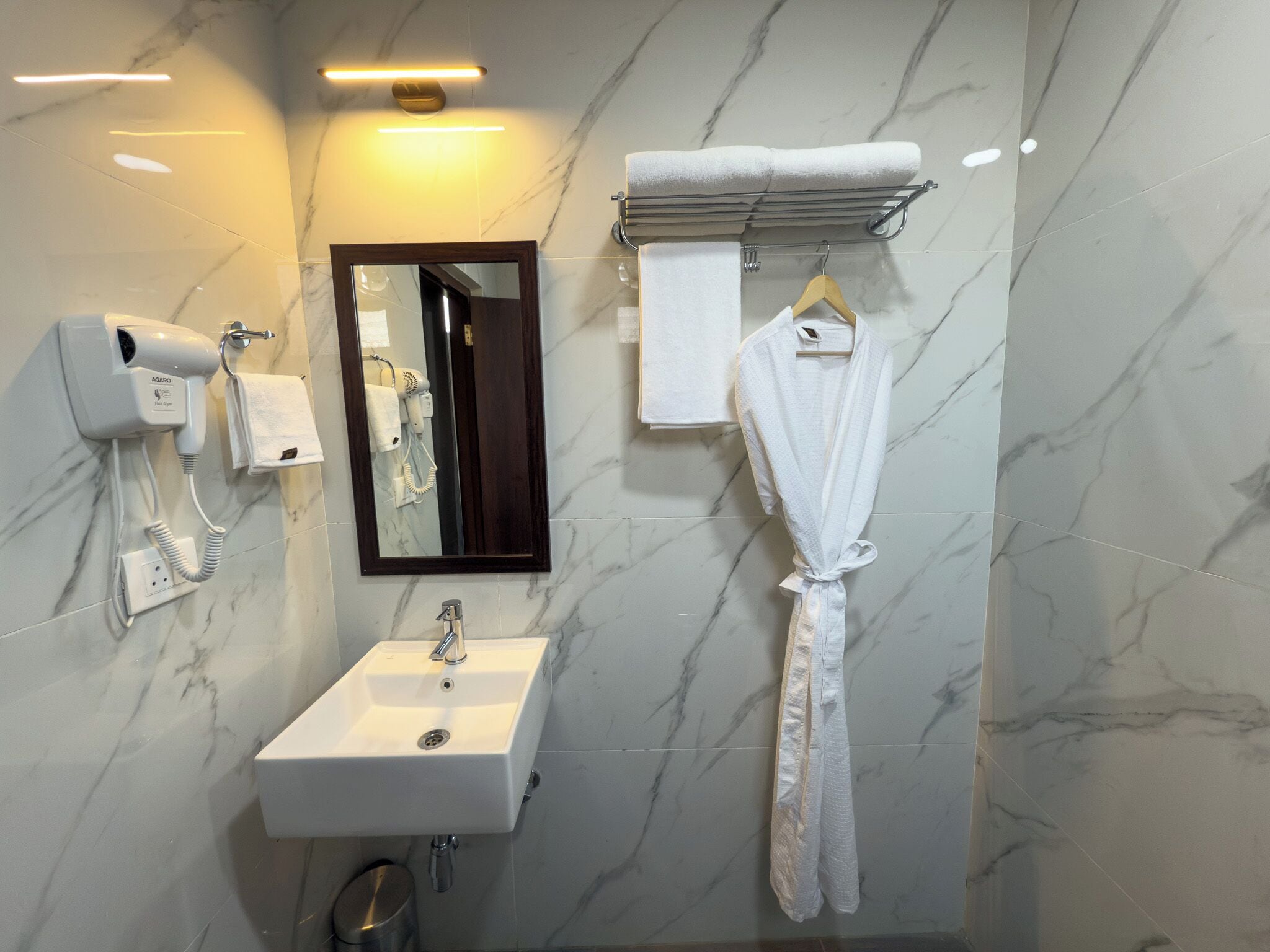 淋浴設備、免費盥洗用品、吹風機、拖鞋