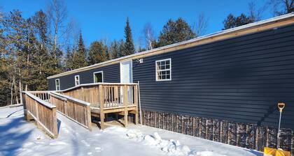 Lovely 3-bedroom mobile home in peaceful Hubbard Lake retreat