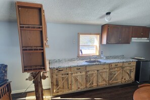 Microwave, oven, stovetop - Lovely 3-bedroom mobile home in peaceful Hubbard Lake retreat (Hubbard Lake)