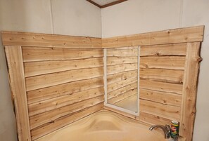Towels, soap, toilet paper - Lovely 3-bedroom mobile home in peaceful Hubbard Lake retreat (Hubbard Lake)