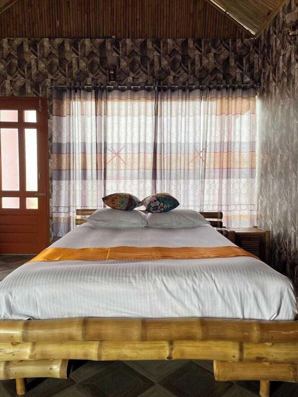 Deluxe Double Room, Balcony, Garden View | Bathroom