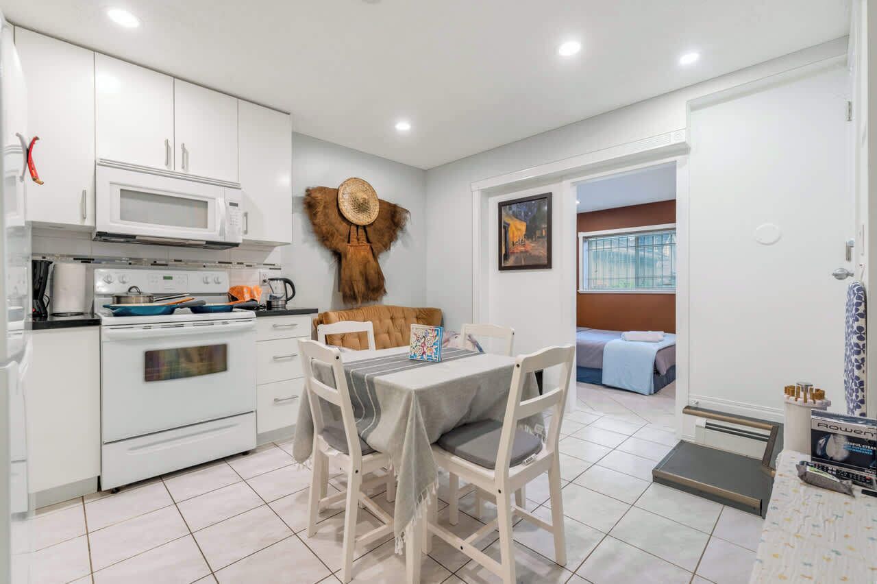 Mikrowelle, Ofen, Küchenrolle