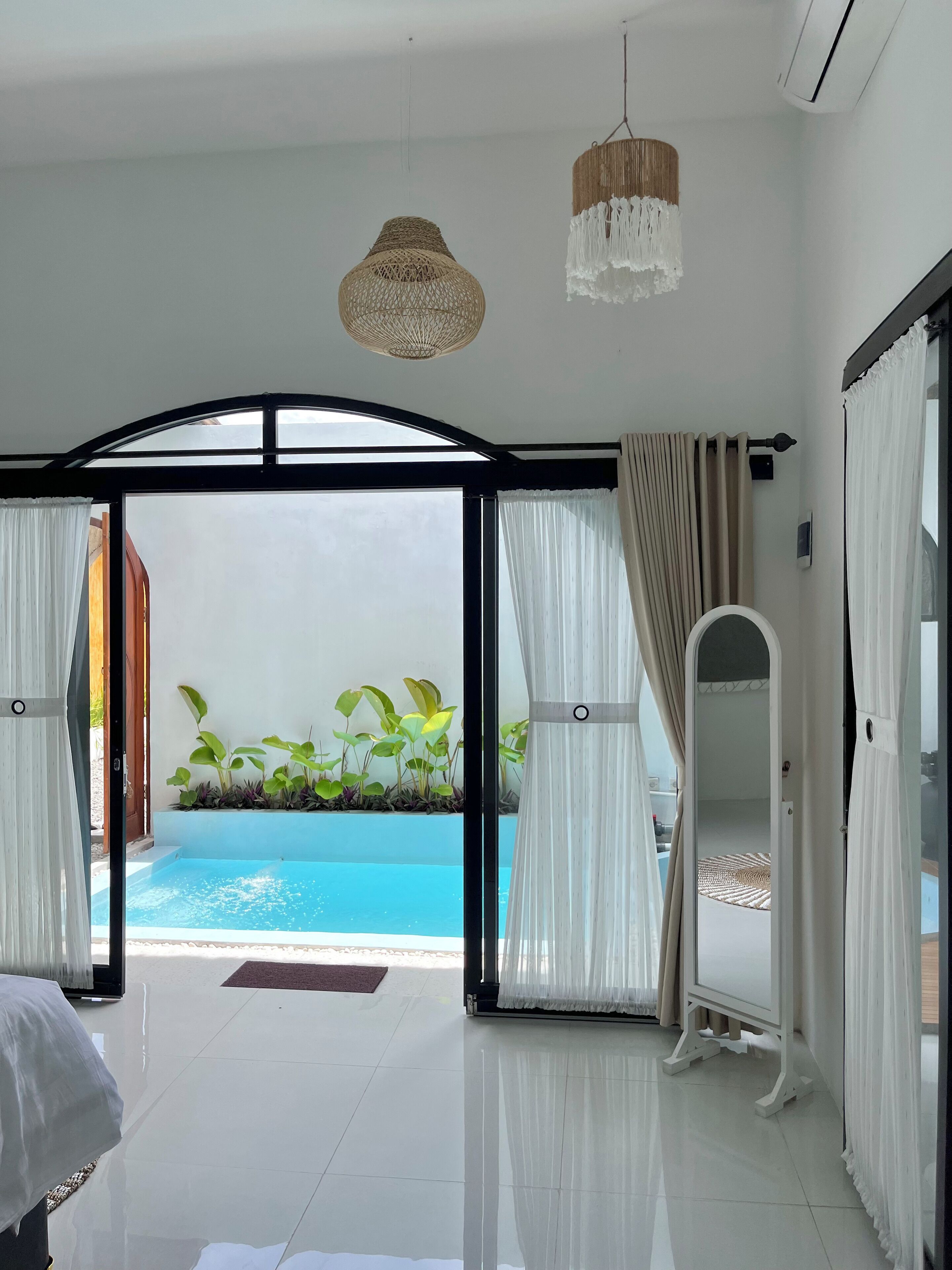 Vila Deluks, 1 Tempat Tidur King, patio, pemandangan kolam renang | Meja kerja, ruang kerja ramah laptop, dan Wi-Fi gratis