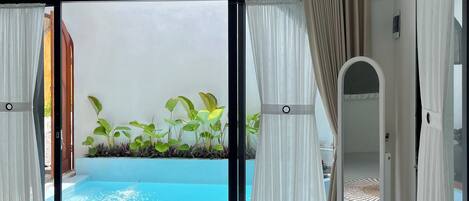 Deluxe Villa, 1 King Bed, Patio, Pool View