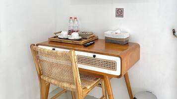 Deluxe villa, 1 kingsize bed, terras, uitzicht op zwembad | Een bureau, een laptopwerkplek, gratis wifi