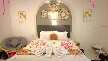 Deluxe Villa, 1 King Bed, Patio, Pool View | Desk, laptop workspace, free WiFi