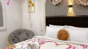 Deluxe Villa, 1 King Bed, Patio, Pool View | Desk, laptop workspace, free WiFi