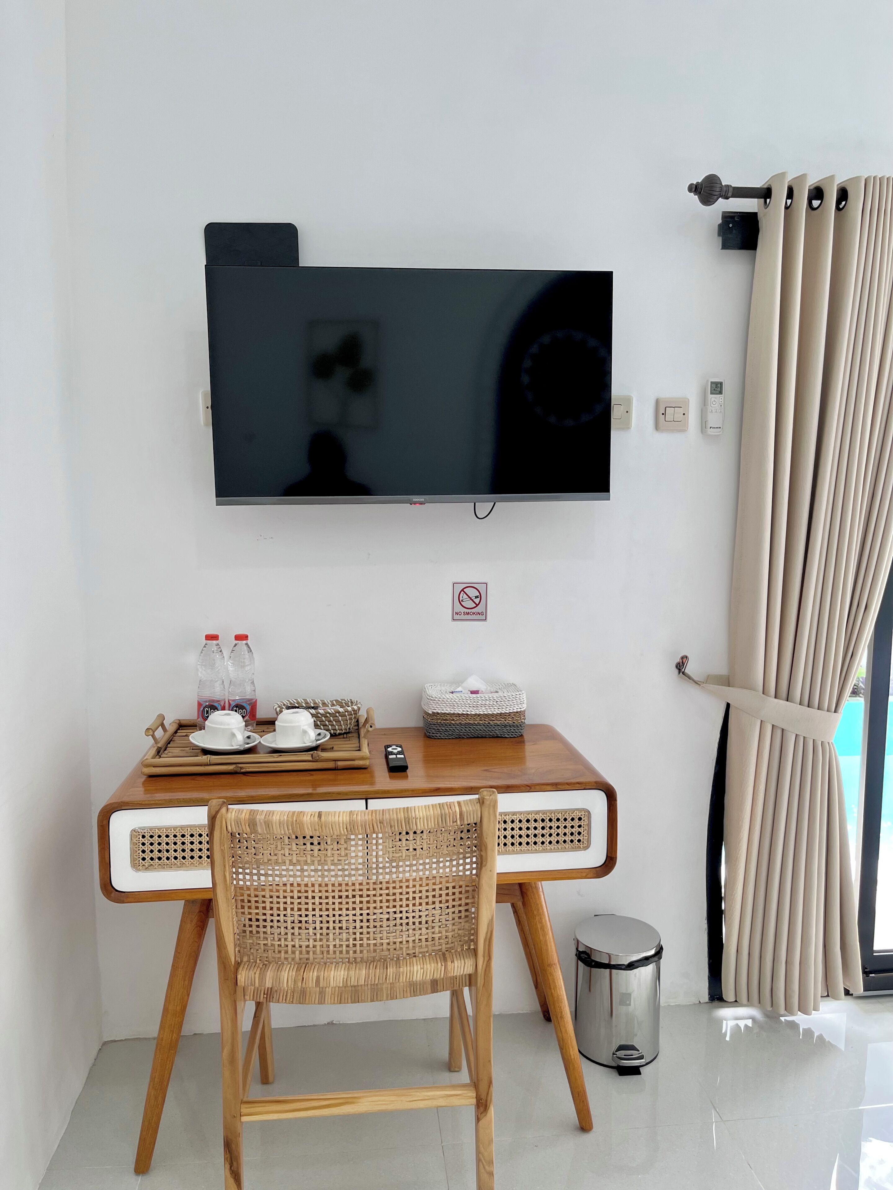 Deluxe Villa, 1 King Bed, Patio, Pool View | Interior