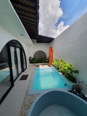 Vila Deluks, 1 Tempat Tidur King, patio, pemandangan kolam renang | Meja kerja, ruang kerja ramah laptop, dan Wi-Fi gratis
