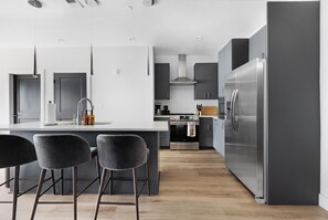 Fridge, microwave, oven, stovetop - Midtown Parthenon Gem! Pool+Gym / 2mi to Broadway (Nashville)