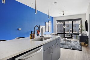 Interior - Midtown Parthenon Gem! Pool+Gym / 2mi to Broadway (Nashville)