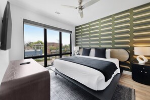 2 bedrooms, iron/ironing board, free WiFi, bed sheets - Midtown Parthenon Gem! Pool+Gym / 2mi to Broadway (Nashville)