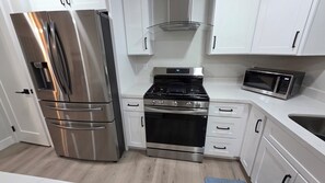 Mikrowelle, Ofen, Herdplatte, Geschirrspüler