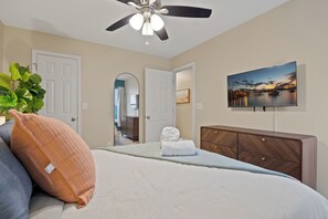 3 slaapkamers, een kluis op de kamer, een bureau