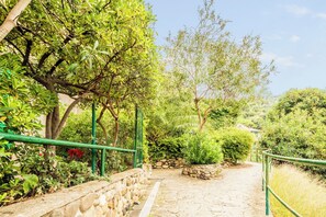 Property grounds - Nice apartment for 4 guests with WIFI, TV and pets allowed (Monterosso Al Mare)