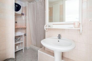 Dusche, Haartrockner, Bidet