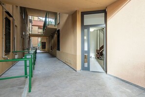 Interior - Nice apartment for 4 guests with WIFI, TV and pets allowed (Monterosso Al Mare)