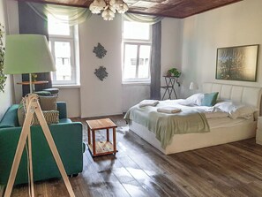 A bedroom with a bed, a desk, a chair, and a lamp. - Large 2BR Apt Ideal for Long Stays (Vienna)