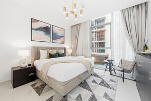 1 bedroom, in-room safe, iron/ironing board, free WiFi - Lagoon-Facing 1BR, Minutes from Downtown and Business Bay (Dubai)