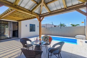 Outdoor dining - Yesh Villa by Oceanaxe Holidays (Grand Baie)