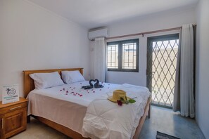3 bedrooms, iron/ironing board, Internet, bed sheets - Yesh Villa by Oceanaxe Holidays (Grand Baie)