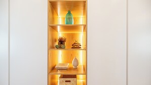 A wooden shelving unit with decorative items. - Rosemary House (Tavira)