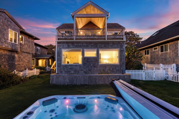 Outdoor spa tub