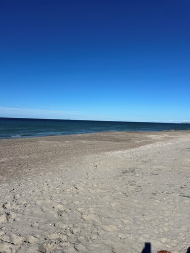 Sunny Papamoa beach bach- steps to the sand….