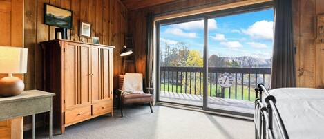 مكتب ومكواة/لوح كي وسرير سفر وواي فاي مجانًا