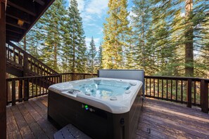 Outdoor spa tub - Hot Tub, Sauna & Forest Views in Tahoe Donner | Cedar Summit by Avantstay (Truckee)