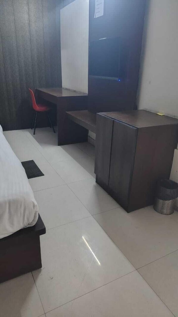 Deluxe Room | Rollaway beds, free WiFi, bed sheets