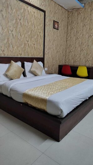 Rollaway beds, free WiFi, bed sheets