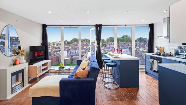 Smart TV - Exclusive 2 Bedroom Flat near Barons Court! (Greater London)