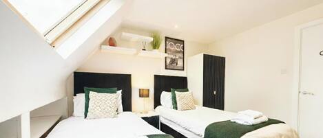 2 bedrooms, iron/ironing board, Internet