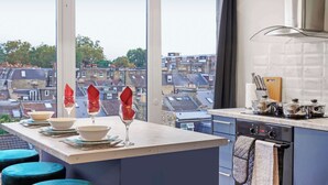 Microwave, oven, dishwasher - Exclusive 2 Bedroom Flat near Barons Court! (Greater London)