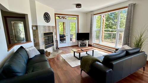 New owner!  10 minutes from the Massif with a view of the St Lawrence River!