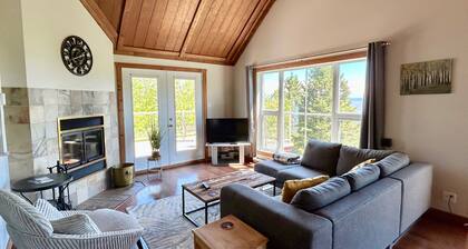 Country cottage features impressive views of the St Lawrence River