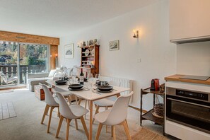 Dining - Apartment Mika - Alpes Travel - Central Chamonix (sleeps 4-6) (Chamonix-Mont-Blanc)